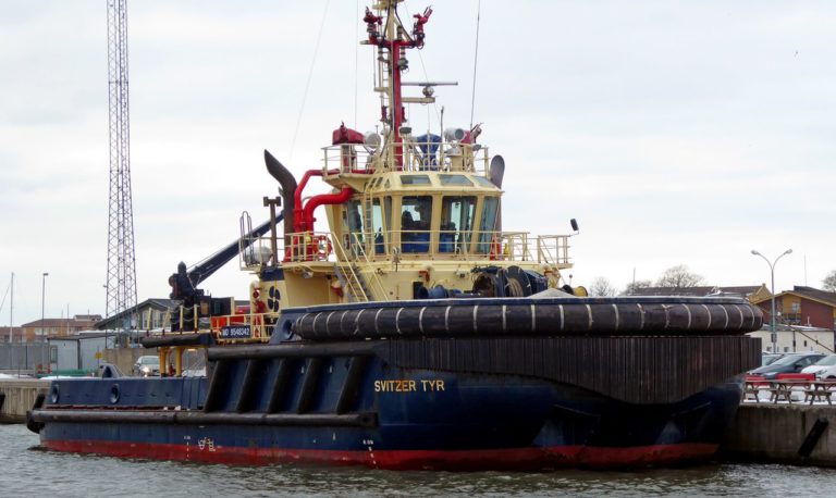Tug boat bumpers for hull protection