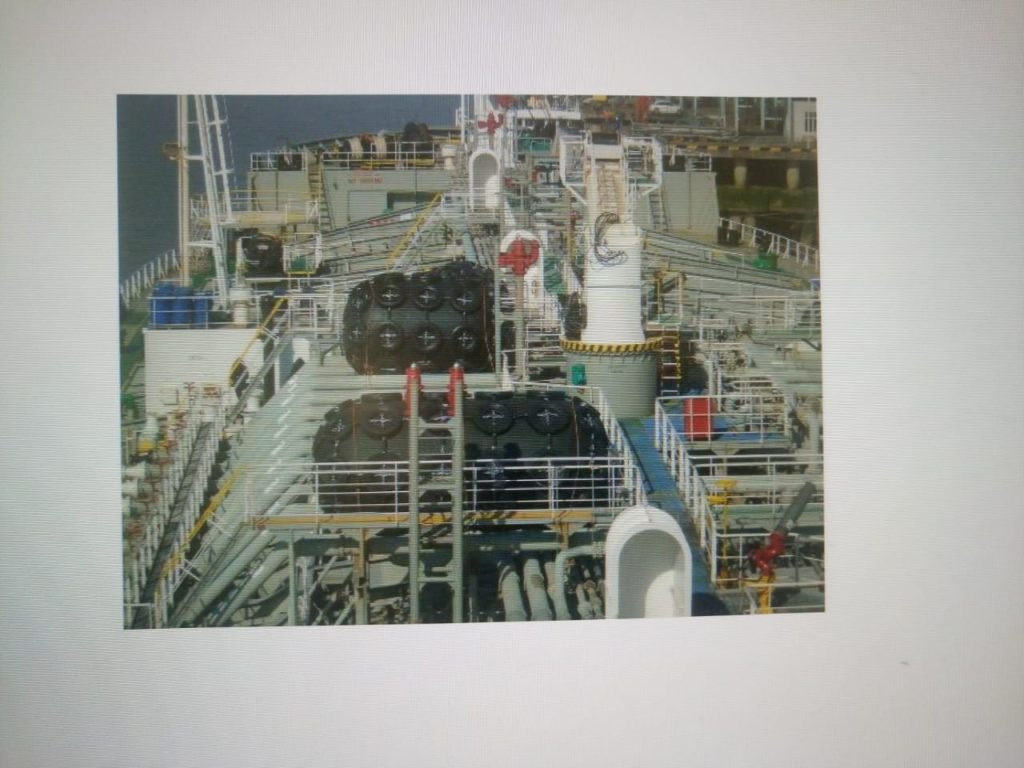 Pneumatic marina fenders for Greece shipowner