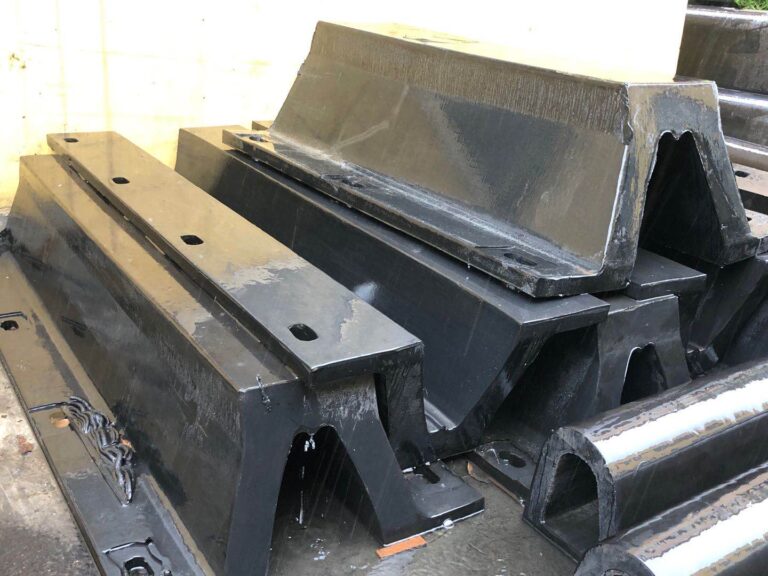 Arch dock fender for marine berthing protection