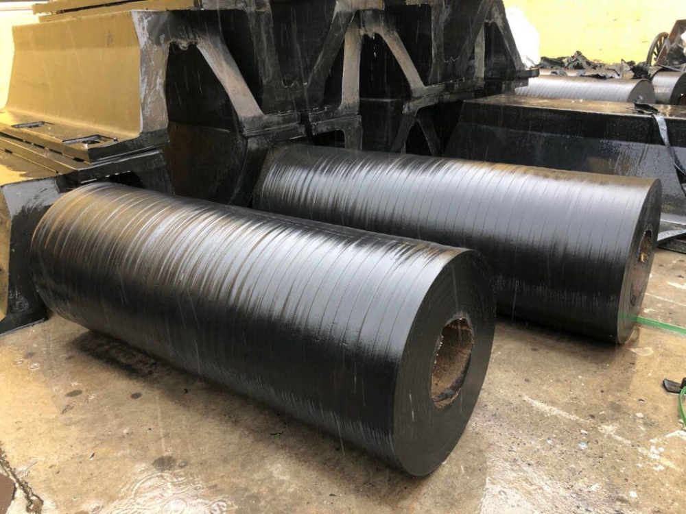 cylindrical-fenders-and-arch-fenders-in-production-area.png