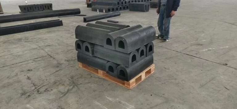 D200 × 200 × 650 mm rubber D fender for Australian client