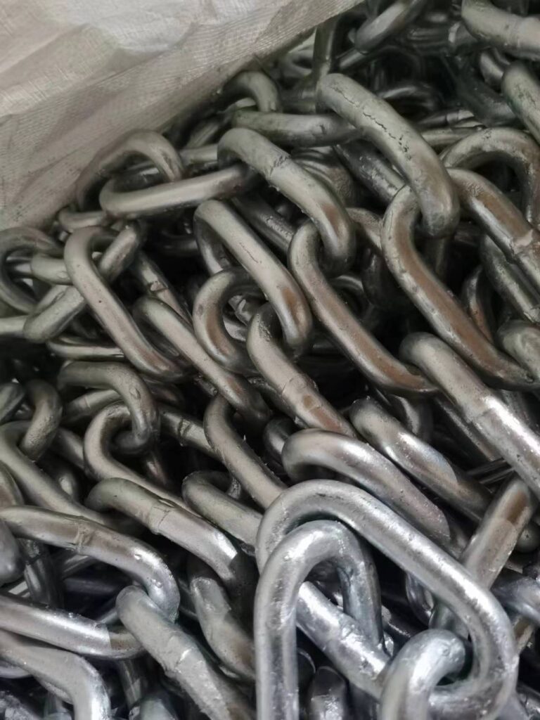 Studless anchor chain for marine use