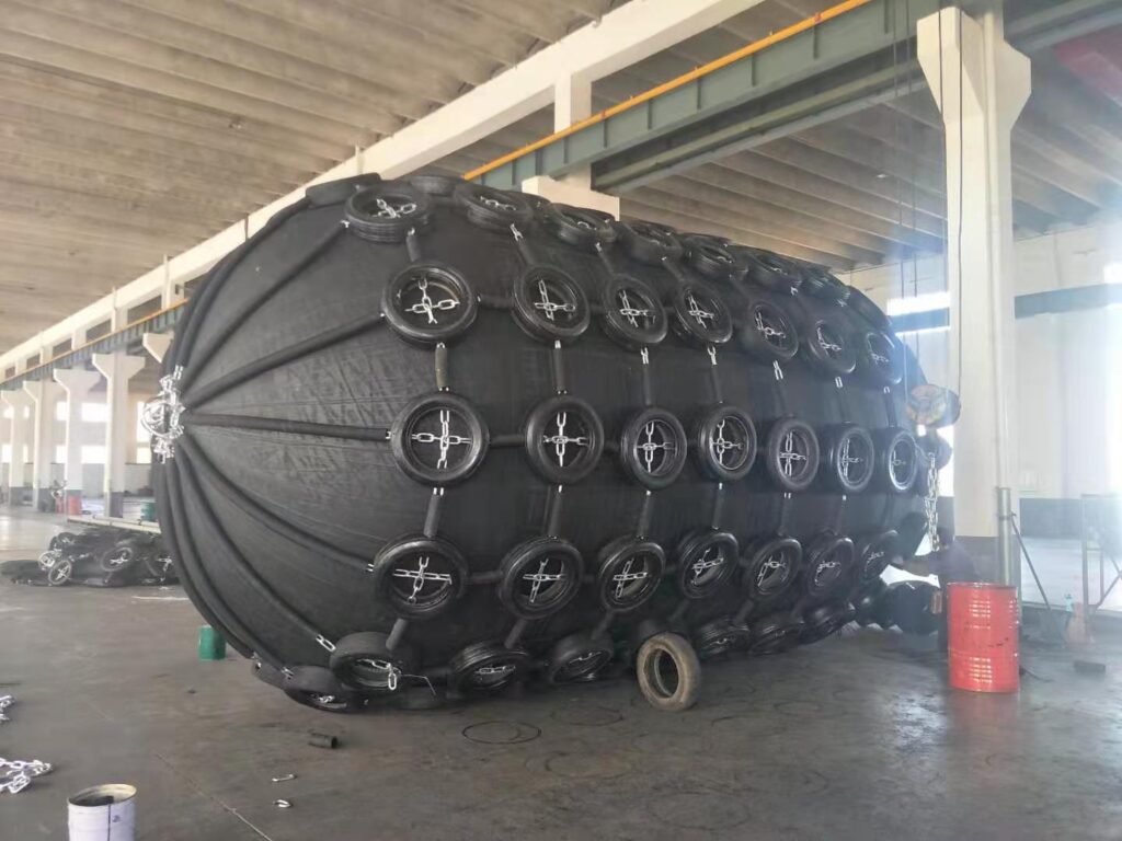 Aircraft tyre net protection for pneumatic marine fender
