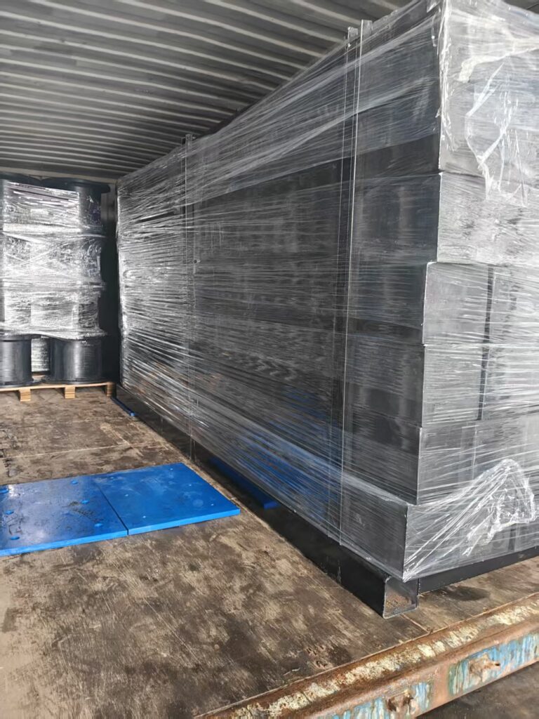 Square rubber fenders prepared for container loading