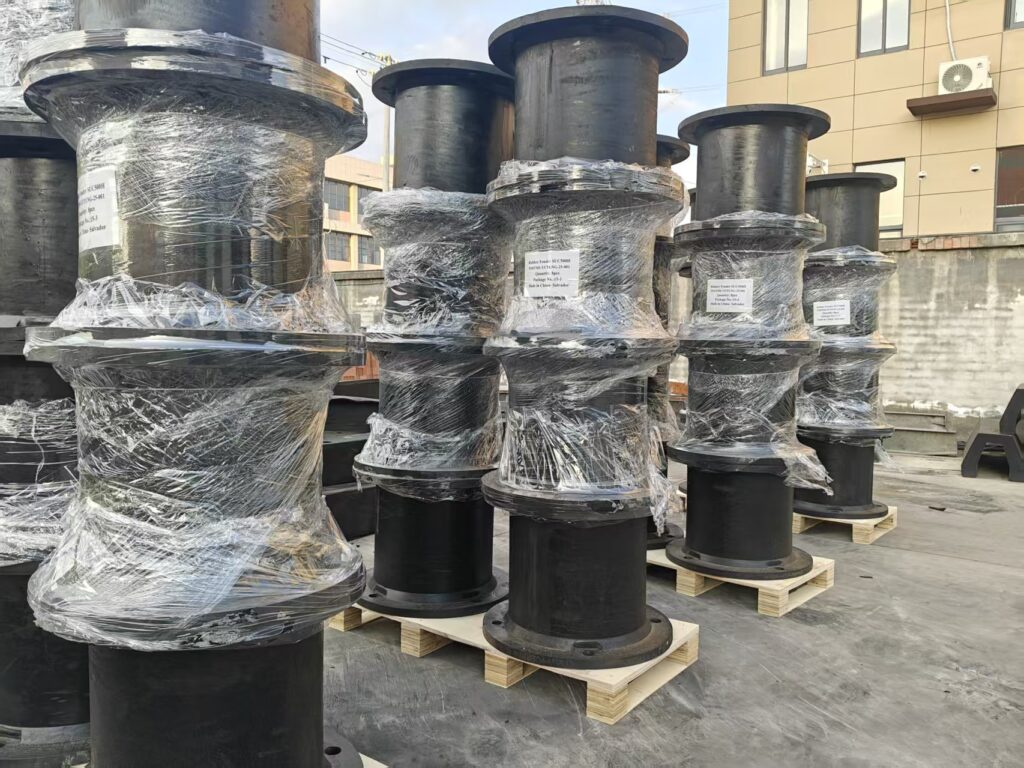 Custom square rubber fenders and SUC500H cell fenders for El Salvador client