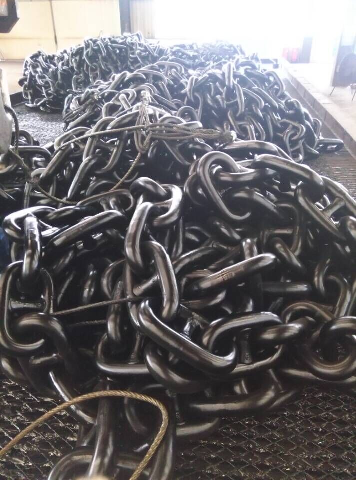Black coated anchor and mooring chains for vessel anchoring and offshore mooring systems