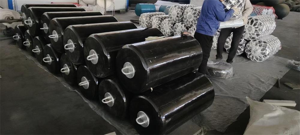 Black foam filled fenders in factory with custom production and rope net types