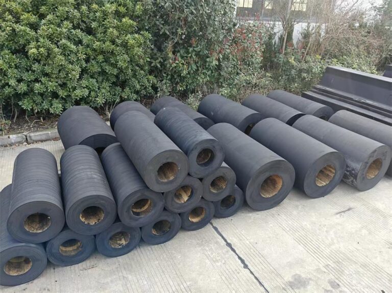 Drawing of cylindrical rubber fenders with galvanized chain links and central support bar assembly
