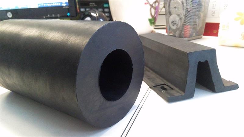 Cylindrical rubber fender and arch fender samples for dock and quay wall protection