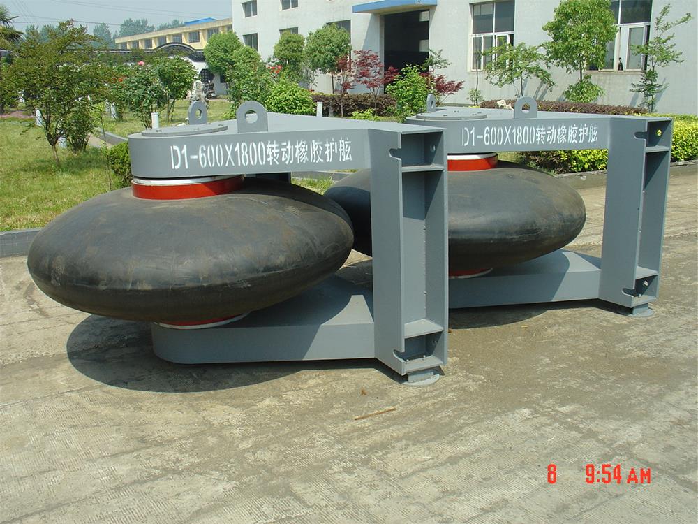 Double dock wheel fender with steel support frame for quay wall and berth protection
