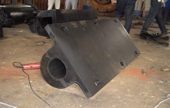 Side view of GD rubber fender with fixing holes for dock and quay protection