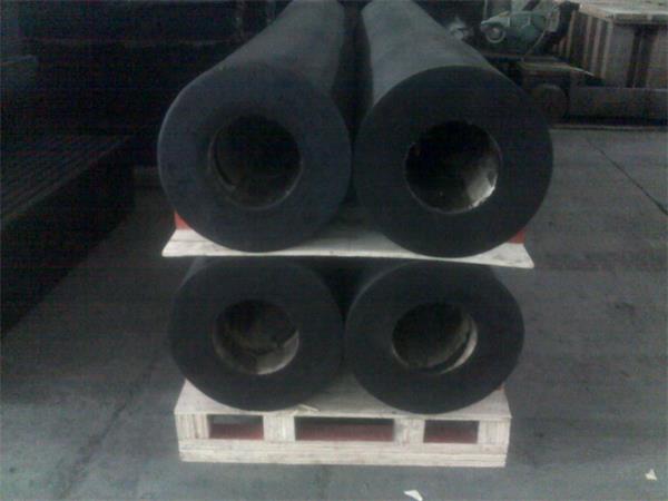 Pallet packed cylindrical rubber fenders prepared for shipment