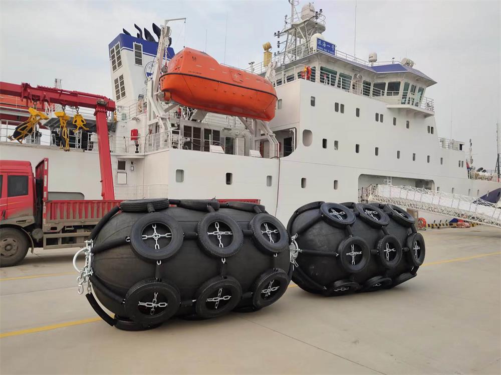 Pneumatic rubber fender for ship berthing and terminal protection