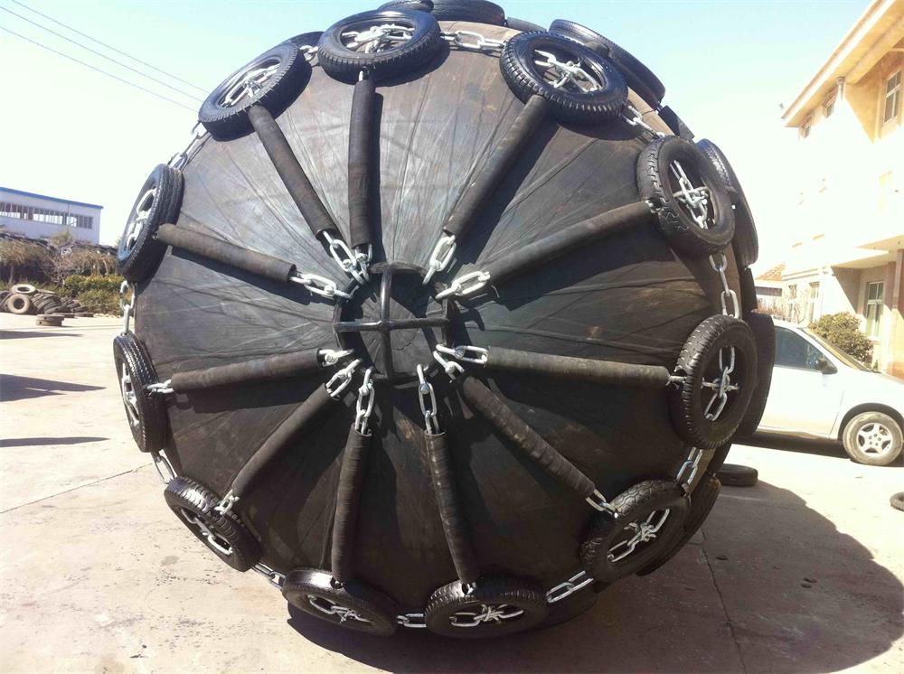 Pneumatic rubber fender end view showing tire chain net and end connection structure