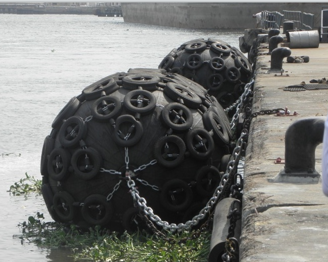 Pneumatic rubber fenders used for dock berthing and vessel protection