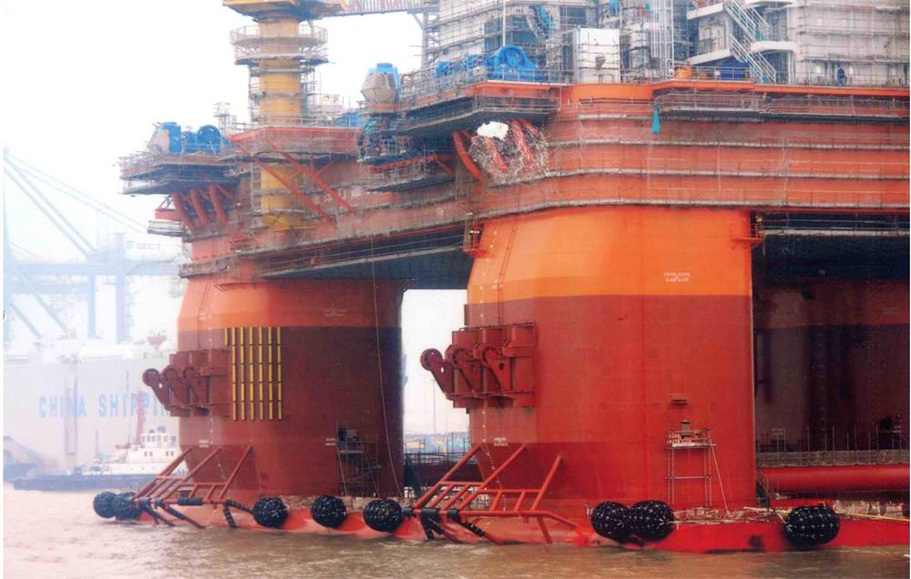 Pneumatic rubber fenders for offshore platform protection