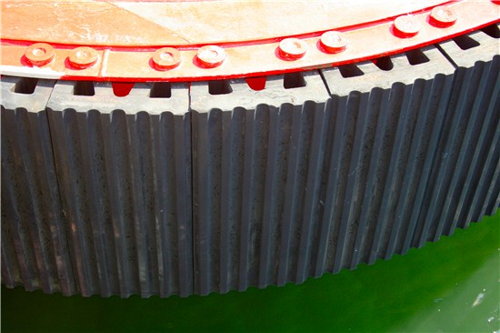 Segmented W rubber fenders installed along curved vessel side