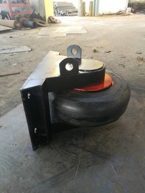 Single dock wheel fender with steel frame inspected before shipment