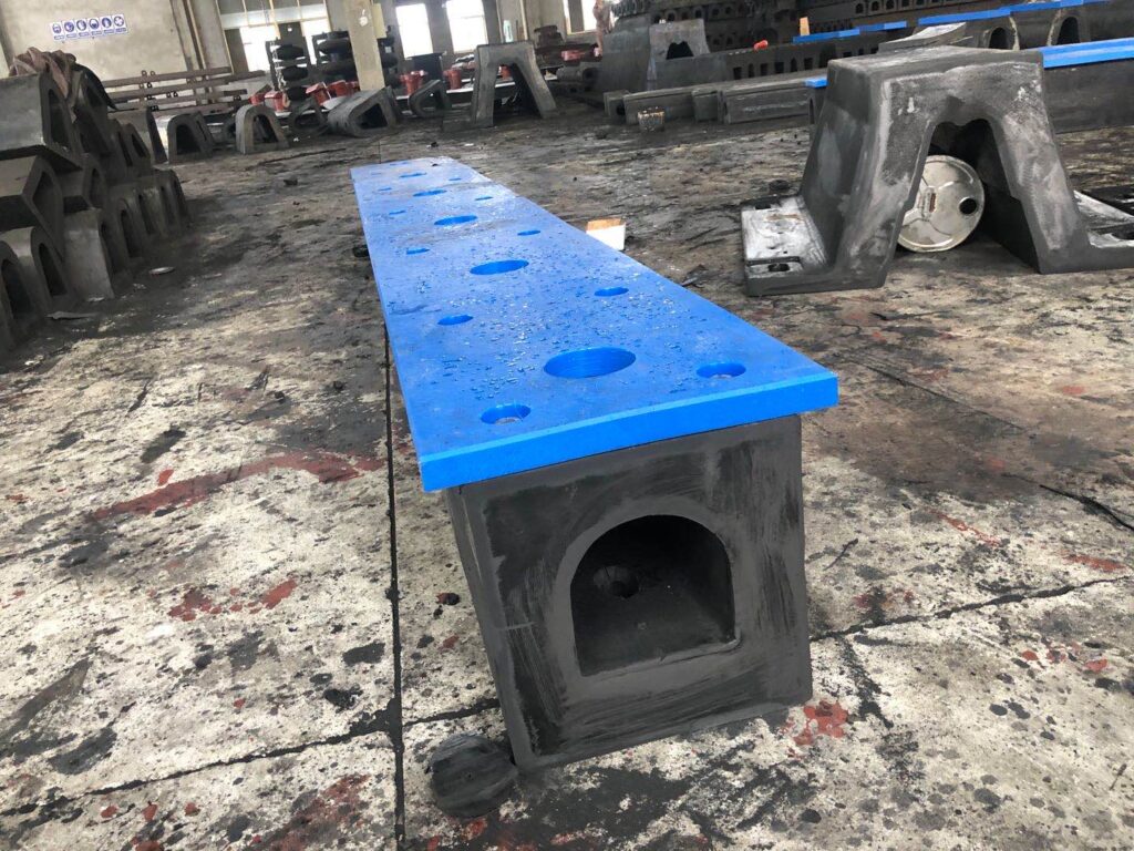 Square rubber fender with D-shaped inner hole and UHMWPE face pad