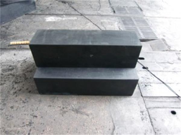 Side view of square rubber fenders for dock and vessel protection