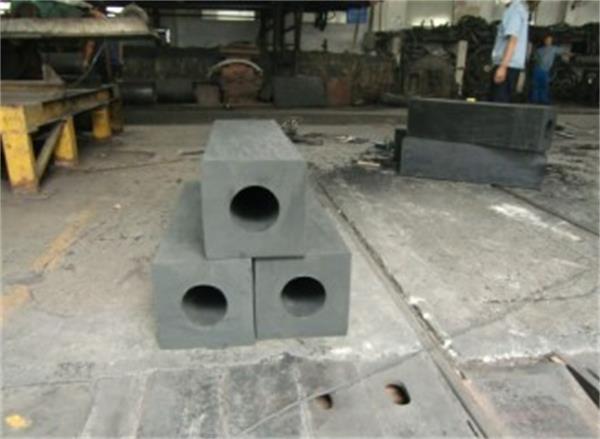 Square rubber fender with round hole for dock and vessel side protection