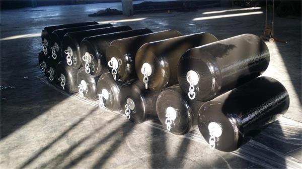 Standard black foam filled fenders in factory for marine and boat protection