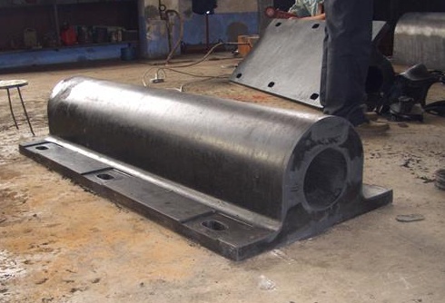 Standard GD rubber fender profile with wide base and hollow rubber structure