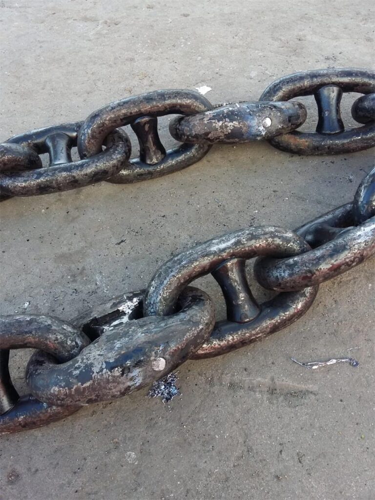 Heavy duty stud link anchor chain showing link and stud structure