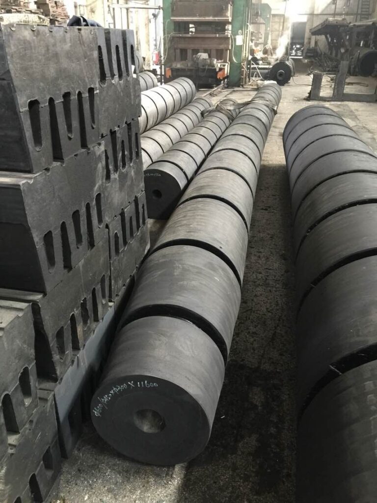 Tugboat cylindrical rubber fenders with grooves for lashing and installation in factory