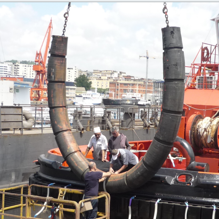 tugboat grooved cylindrical fender installation.png