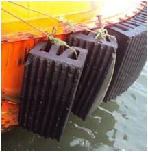w fender for tugboat.jpg