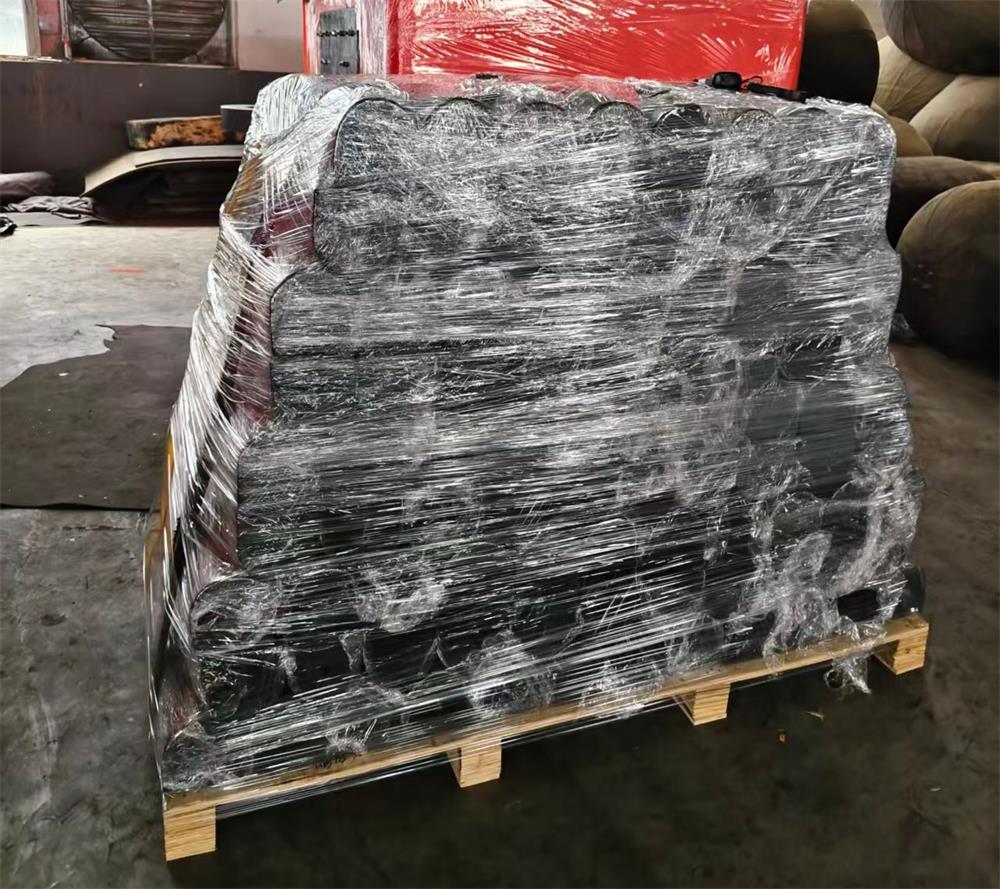 D150 EVA SPUA D fenders packed on pallet for Indonesia shipyard project