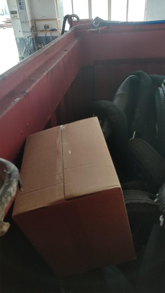 Pneumatic fender accessories loaded together with rubber fenders in container