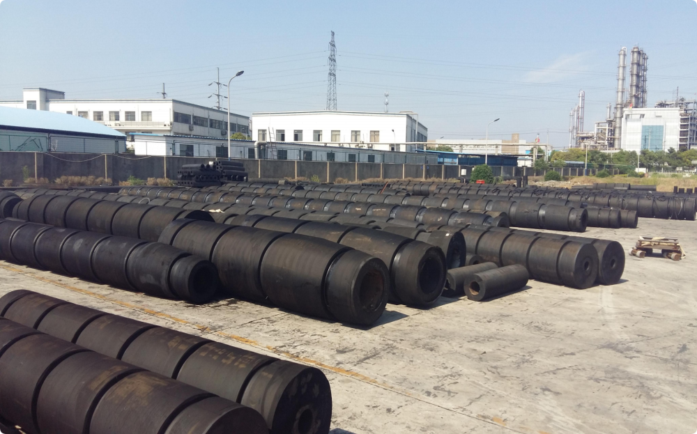 Tugboat cylindrical rubber fenders produced in sections for vessel bow and side protection