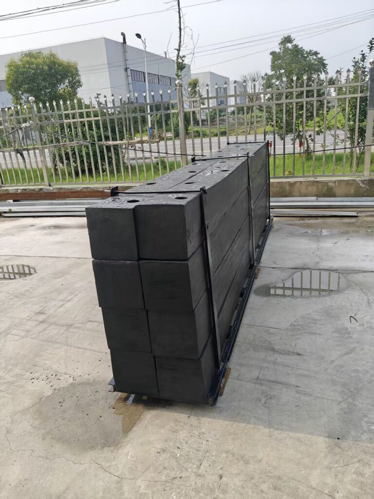 Eight custom 250 × 250 × 4000L mm square rubber fenders for an El Salvador marine project