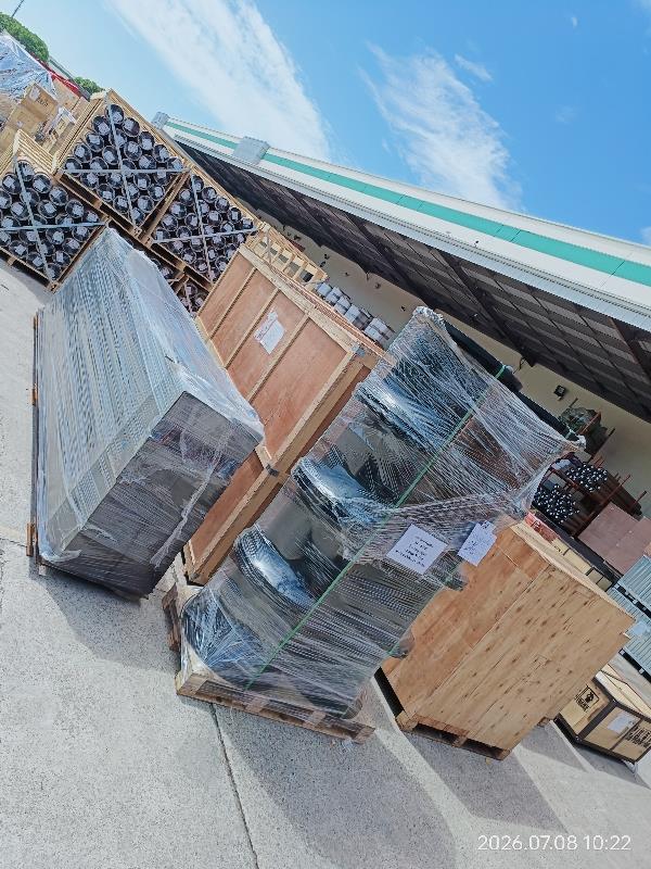 Four-meter square rubber fenders packed in a 4.05 × 0.6 × 1.2 m metal shipping frame