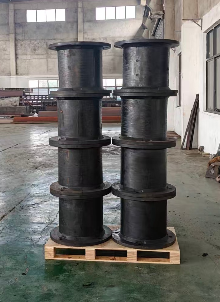 Eight SUC500H cell rubber fenders manufactured for a repeat client in El Salvador
